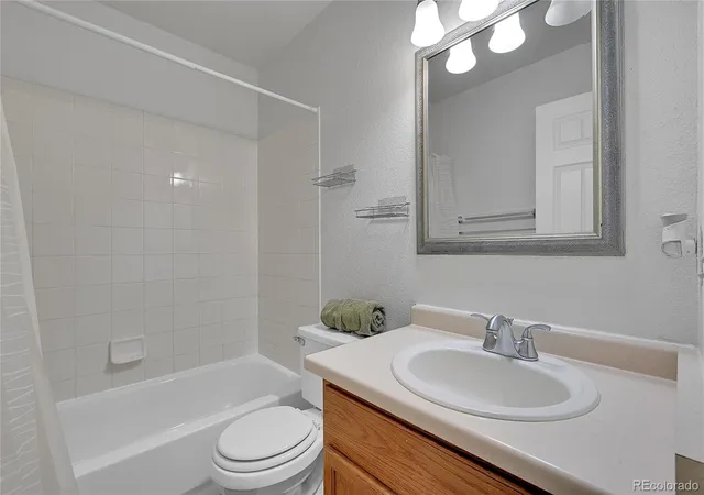 image of 1199 S Waco St, Aurora, CO 80017