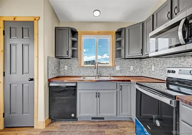 3rd image of 2491 Stagestop Rd, Jefferson, CO 80456 | MLS# 8787249