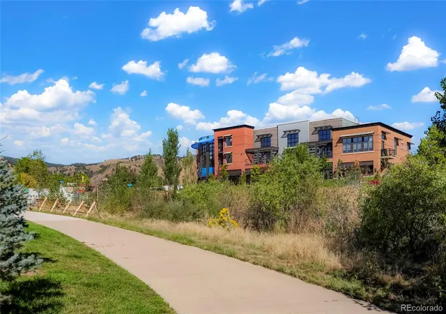 Listing Photo 2 - Condo for sale in building located at 4520 Broadway St, Boulder, CO 80304 - Unit #207