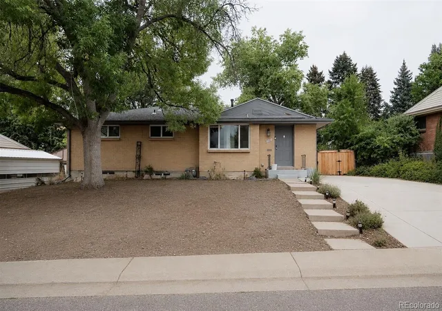 2nd image of 2569 E Cresthill Ave, Centennial, CO 80121 | MLS# 3557086
