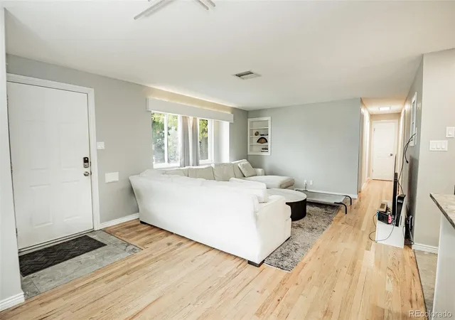 4th image of 2569 E Cresthill Ave, Centennial, CO 80121 | MLS# 3557086