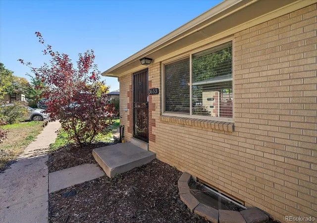 3rd image of 3653 Locust St, Denver, CO 80207 | MLS# 4066527