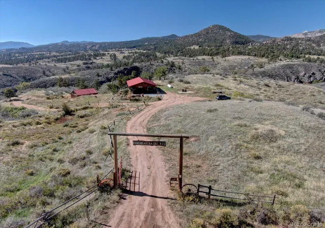 Photo 2 of Single family home for sale at 1165 Stagecoach Trl, Lyons, CO 80540 | MLS# 3989537 | Listing updated on 2026-09-21