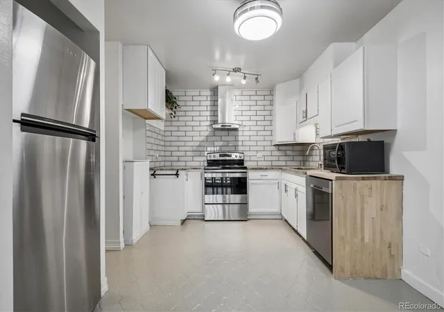 Photo 3 of Condo for sale at 705 S Alton Way #6B, Denver, CO 80247 | MLS# 8582583 | Listing updated on 2026-10-08