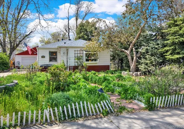 Photo 1 of Single family home for sale at 5211 Dover St, Arvada, CO 80002 | MLS# 4592401 | Listing updated on 2026-10-15