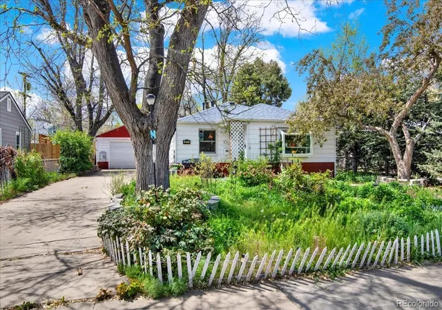 Photo 3 of Single family home for sale at 5211 Dover St, Arvada, CO 80002 | MLS# 4592401 | Listing updated on 2026-10-15