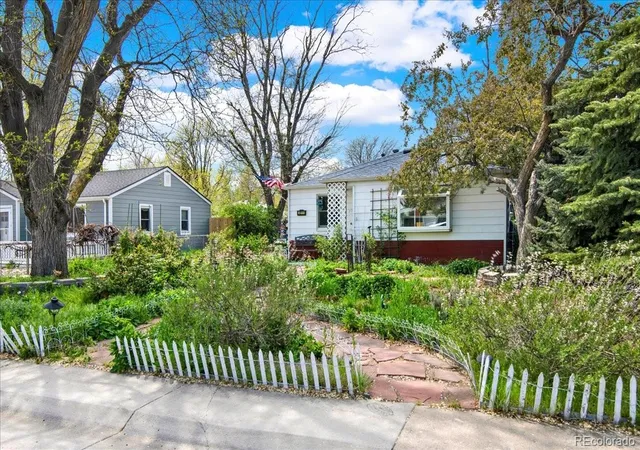 Photo 3 of Single family home for sale at 5211 Dover St, Arvada, CO 80002 | MLS# 4592401 | Listing updated on 2026-10-15