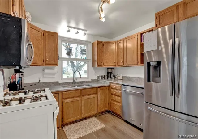 Photo 4 of Single family home for sale at 5211 Dover St, Arvada, CO 80002 | MLS# 4592401 | Listing updated on 2026-10-15