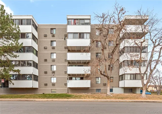 2nd image of 1011 S Ironton St, Aurora, CO 80012