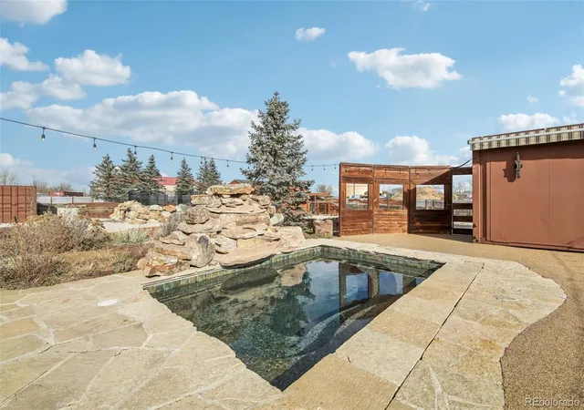 Photo 3 of Single family home for sale at 318 Lilac Dr, Lochbuie, CO 80603 | MLS# 8512109 | Listing updated on 2026-09-27