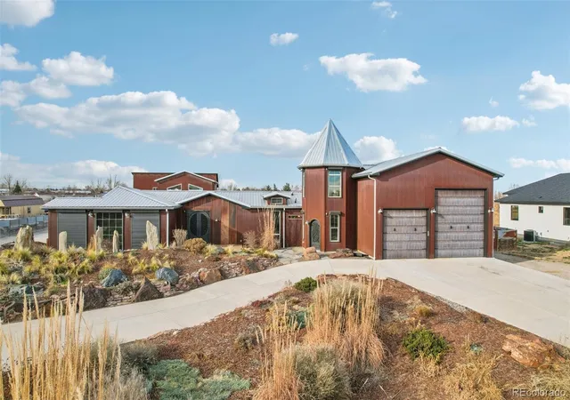 Photo 3 of Single family home for sale at 318 Lilac Dr, Lochbuie, CO 80603 | MLS# 8512109 | Listing updated on 2026-09-27