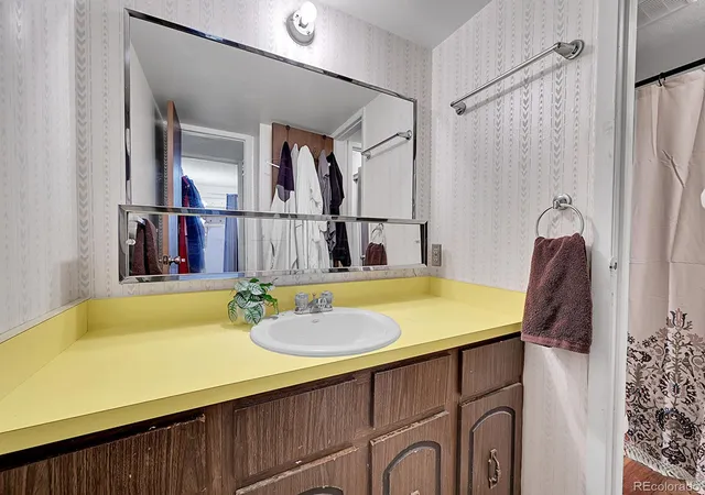 Listing Photo 2 - Condo for sale in building located at 3646 S Granby Wy, Aurora, CO 80014 - Unit #6