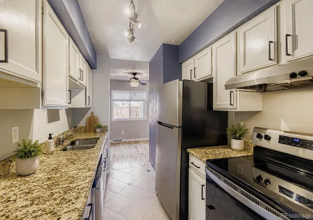 Photo 4 of Townhouse for sale at 1060 S Parker Rd #25, Denver, CO 80231 | MLS# 7803580 | Listing updated on 2026-09-26