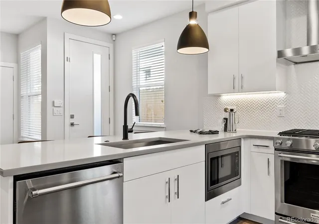 5th image of 1432 Knox Ct, Denver, CO 80204 | MLS# 8461325