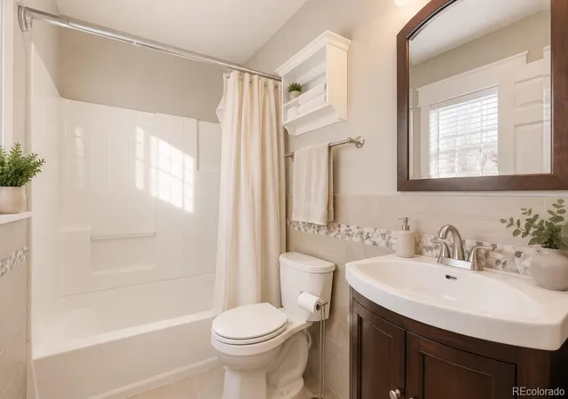Photo 4 of Single family home for sale at 3637 Dexter Ct, Denver, CO 80207 | MLS# 1744816 | Listing updated on 2026-10-03