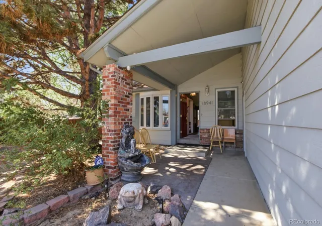 2nd image of 18941 E Chaffee Pl, Denver, CO 80249 | MLS# 2795529
