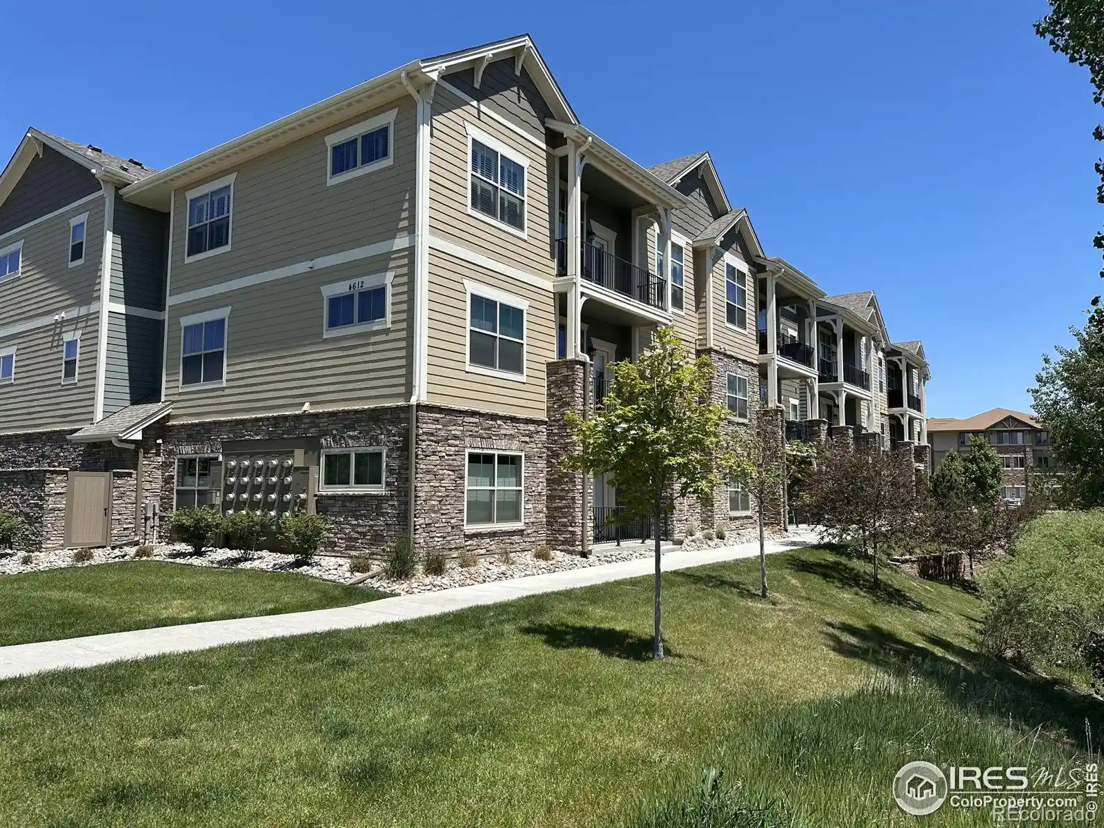 Photo 3 of Townhouse for sale at 4612 Hahns Peak Dr #102, Loveland, CO 80538 | MLS# IR1050054 | Listing updated on 2026-09-26