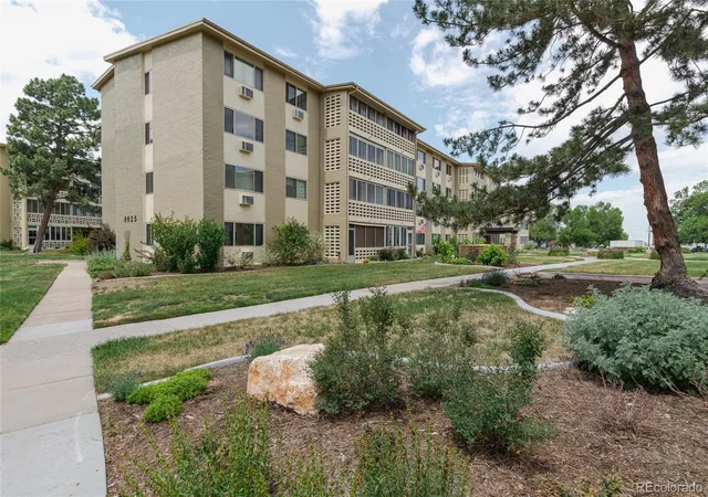 3rd image of 9625 E Center Ave #8A, Denver, CO 80247 | MLS# 1577487