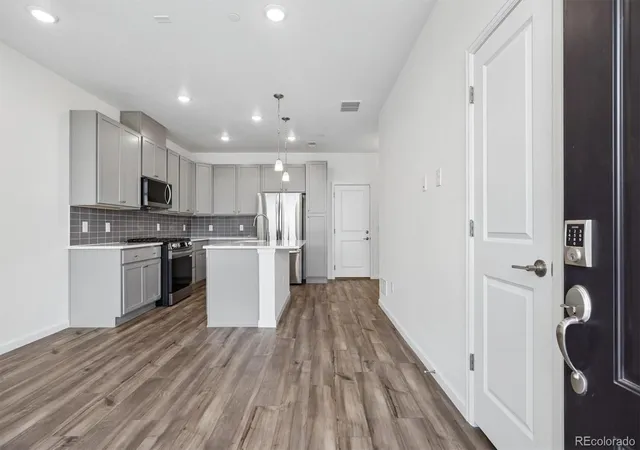 2nd image of 6690 Merseyside Ln, Castle Pines, CO 80108 | MLS# 1552351