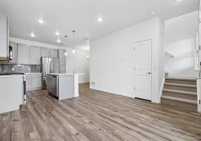 4th image of 6690 Merseyside Ln, Castle Pines, CO 80108 | MLS# 1552351