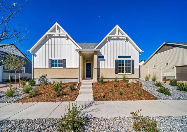 Single family home for sale at 5161 N Quatar St, Aurora, CO 80019 | MLS# 7085054