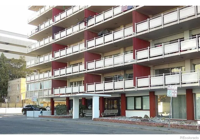 Listing Photo 5 - Condo for sale in building located at 1121 Albion St, Denver, CO 80220 - Unit #205