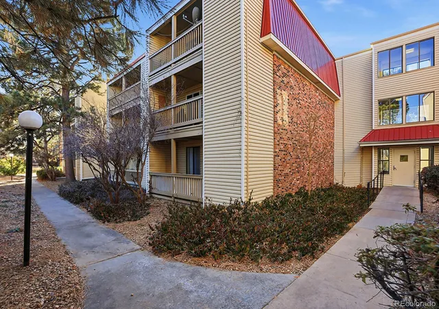 3rd image of 14700 E Kentucky Dr, Aurora, CO 80012