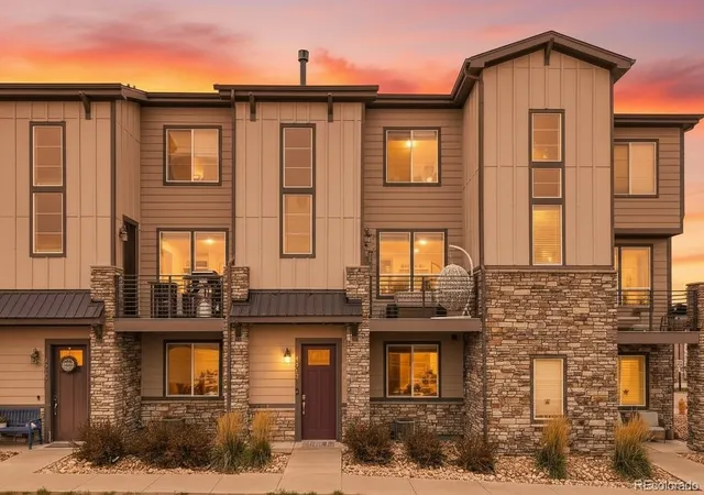 Townhouse for sale at 1610 Castle Crk Cir, Castle Rock, CO 80104 | MLS# 3709642