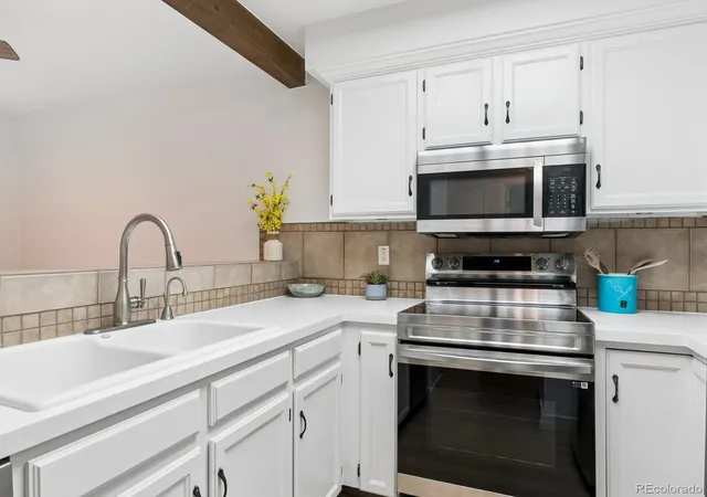 Listing Photo 4 - Condo for sale in building located at 2885 W Long Cir, Littleton, CO 80120 - Unit #B