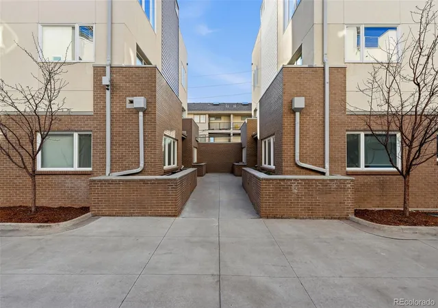 Photo 2 of Townhouse for sale at 163 S Harrison St, Denver, CO 80209 | MLS# 6689613 | Listing updated on 2026-09-16