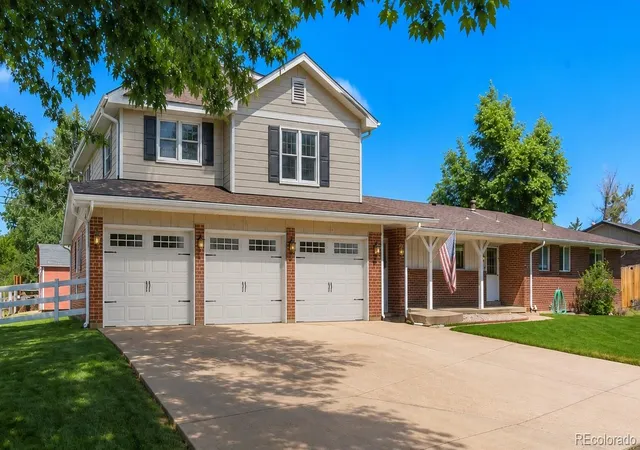 Photo 4 of Single family home for sale at 8711 S Ammons St, Littleton, CO 80128 | MLS# 2963523 | Listing updated on 2026-10-07