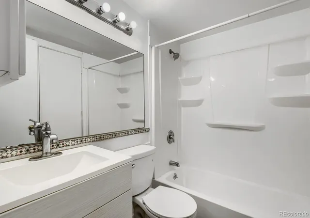 2nd image of 922 S Dearborn Wy, Aurora, CO 80012