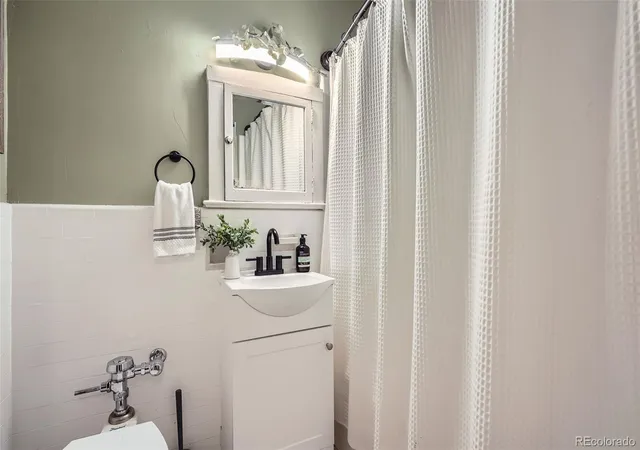 2nd image of 963 N Logan St, Denver, CO 80203