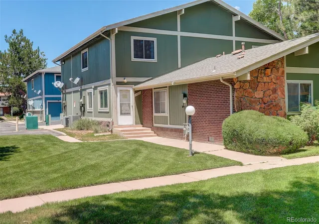 2nd image of 1204 S Uvalda St, Aurora, CO 80012 | MLS# 5104957