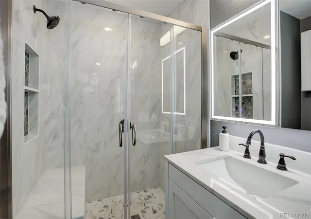 3rd image of 1204 S Uvalda St, Aurora, CO 80012 | MLS# 5104957