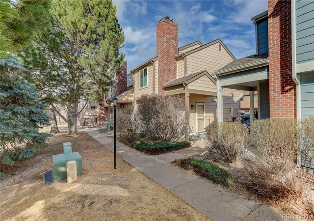 2nd image of 889 Summer Dr, Highlands Ranch, CO 80126