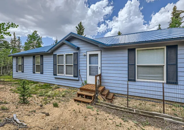 Homes for sale in Jefferson, CO | 647 Wampum Ln, Jefferson, CO 80456 | MLS# 2383697