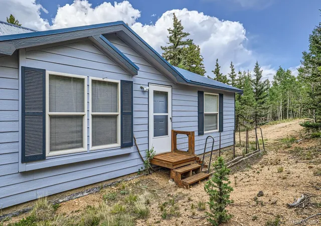 Homes for sale in Jefferson, CO | 647 Wampum Ln, Jefferson, CO 80456 | MLS# 2383697