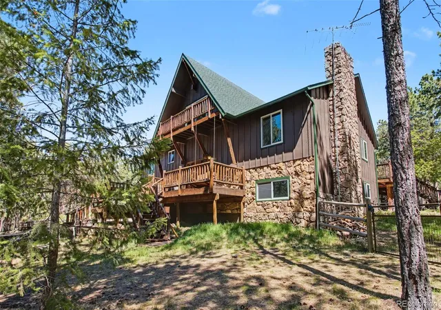Photo 3 of Single family home for sale at 3375 Pinehurst Cir, Colorado Springs, CO 80908 | MLS# 6121282 | Listing updated on 2026-08-28