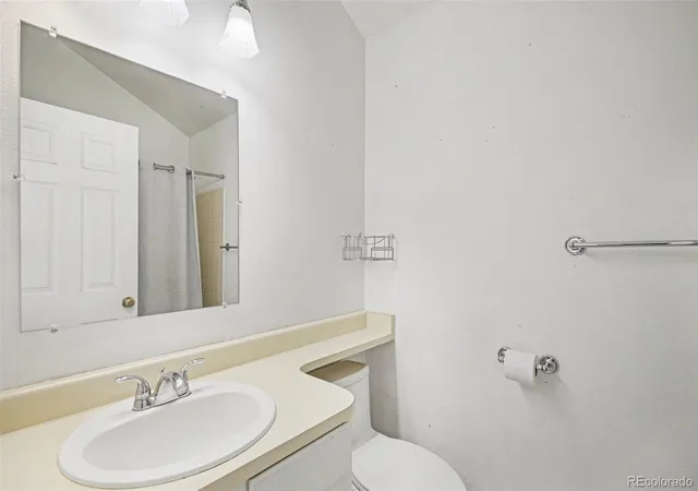 image of 1110 S Waco St, Aurora, CO 80017