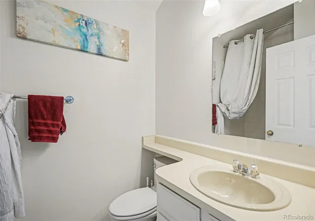 image of 1110 S Waco St, Aurora, CO 80017