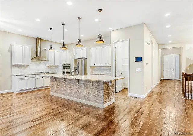 3rd image of 9894 Eagle River St, Littleton, CO 80125 | MLS# 1536721