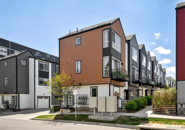 Photo 3 of Townhouse for sale at 5538 W 11th Place, Lakewood, CO 80214 | MLS# 4287156 | Listing updated on 2026-08-18
