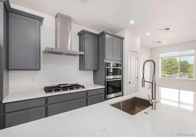 2nd image of 39 Ascent Trl, Englewood, CO 80112 | MLS# 5198303
