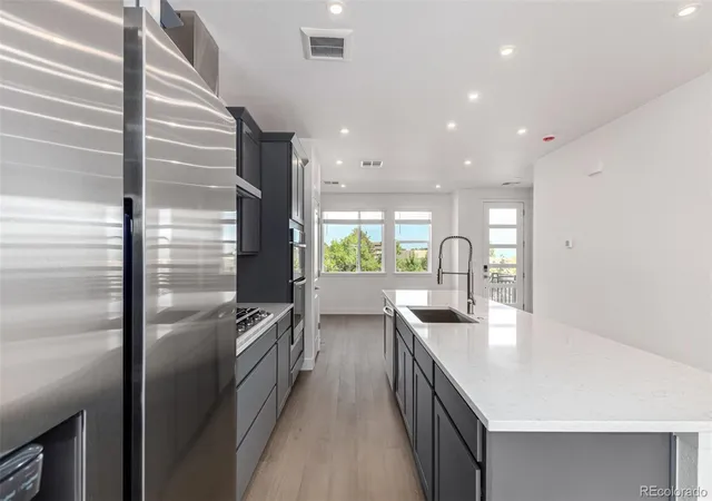 4th image of 39 Ascent Trl, Englewood, CO 80112 | MLS# 5198303
