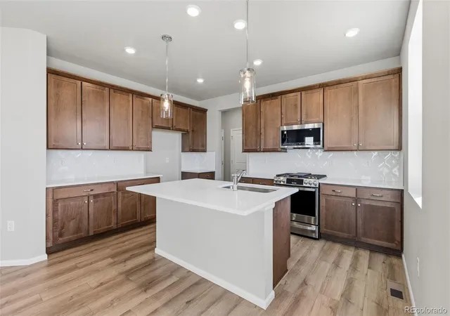 3rd image of 15293 Olive Wy, Thornton, CO 80602 | MLS# 5830930