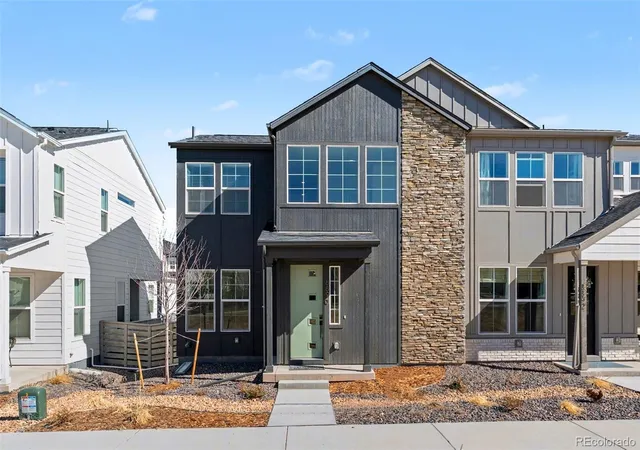 Photo 2 of Single family home for sale at 8890 Yellowcress St, Littleton, CO 80125 | MLS# 5282128 | Listing updated on 2026-09-30