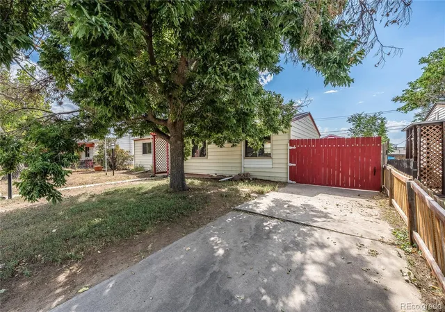Homes for sale in Commerce City, CO | 6461 Hudson St, Commerce City, CO 80022 | MLS# 4110341