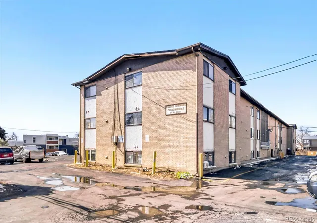 3rd image of 875 S Quebec St #4, Denver, CO 80247 | MLS# 2902127
