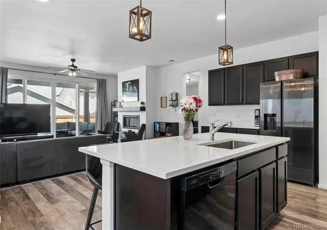 1st image of 284 Vista Cliff Cir, Castle Rock, CO 80104 | MLS# 1737778